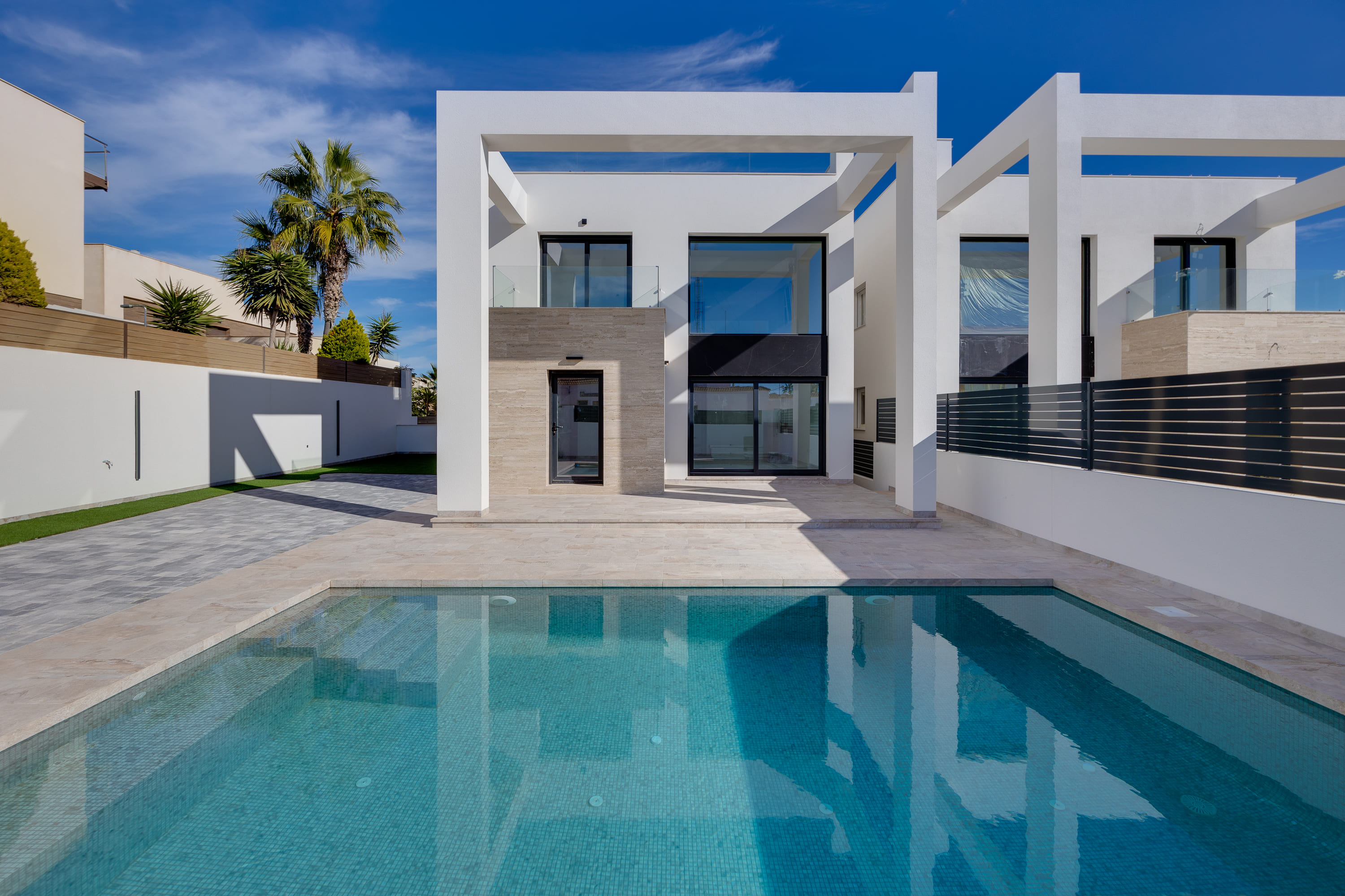 Located in the charming town of Torrevieja, these townhouses offer a unique opportunity to enjoy lif - Image 1