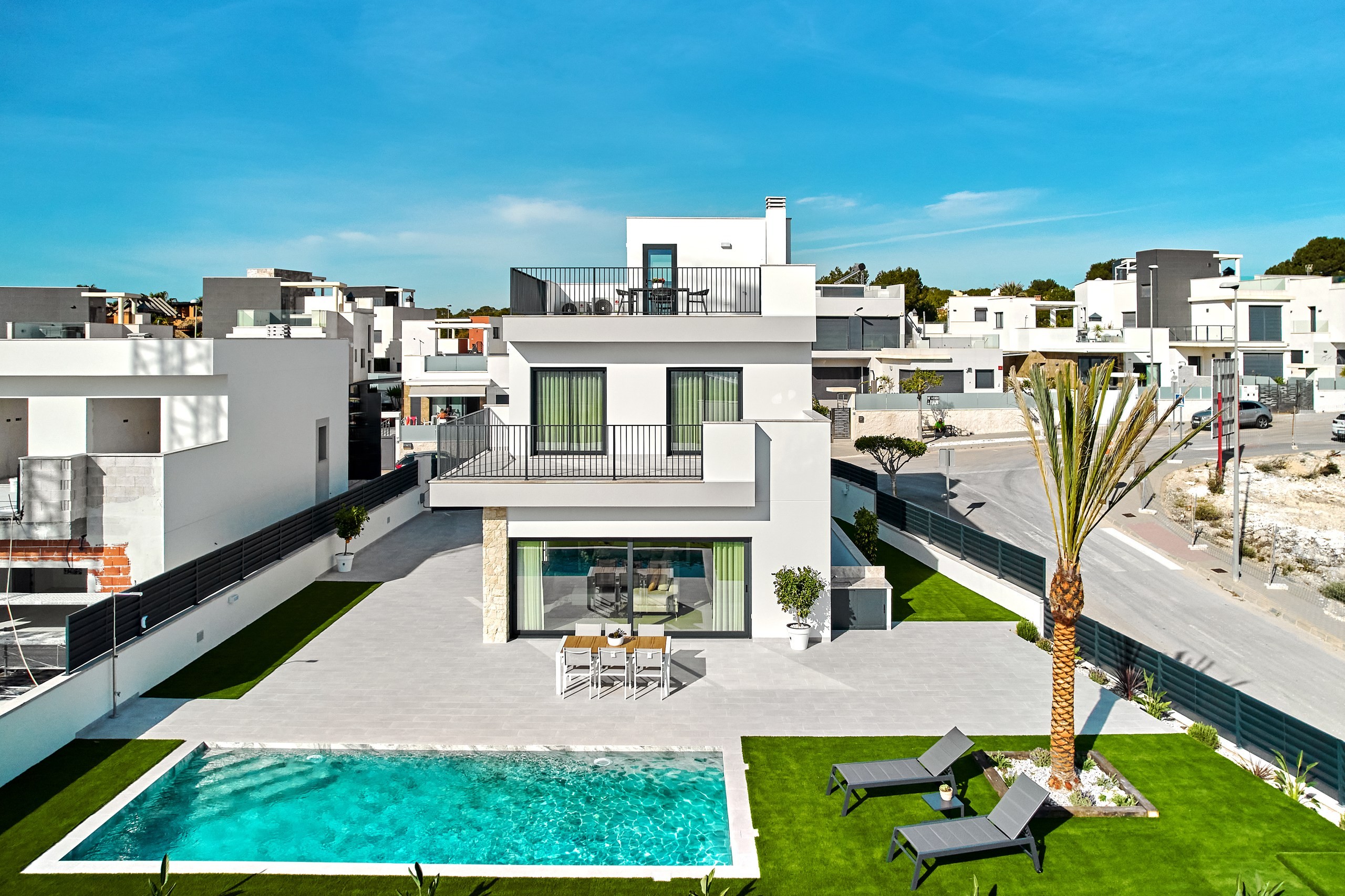 Located in the charming setting of San Miguel de Salinas, this exclusive collection of detached home - Image 1