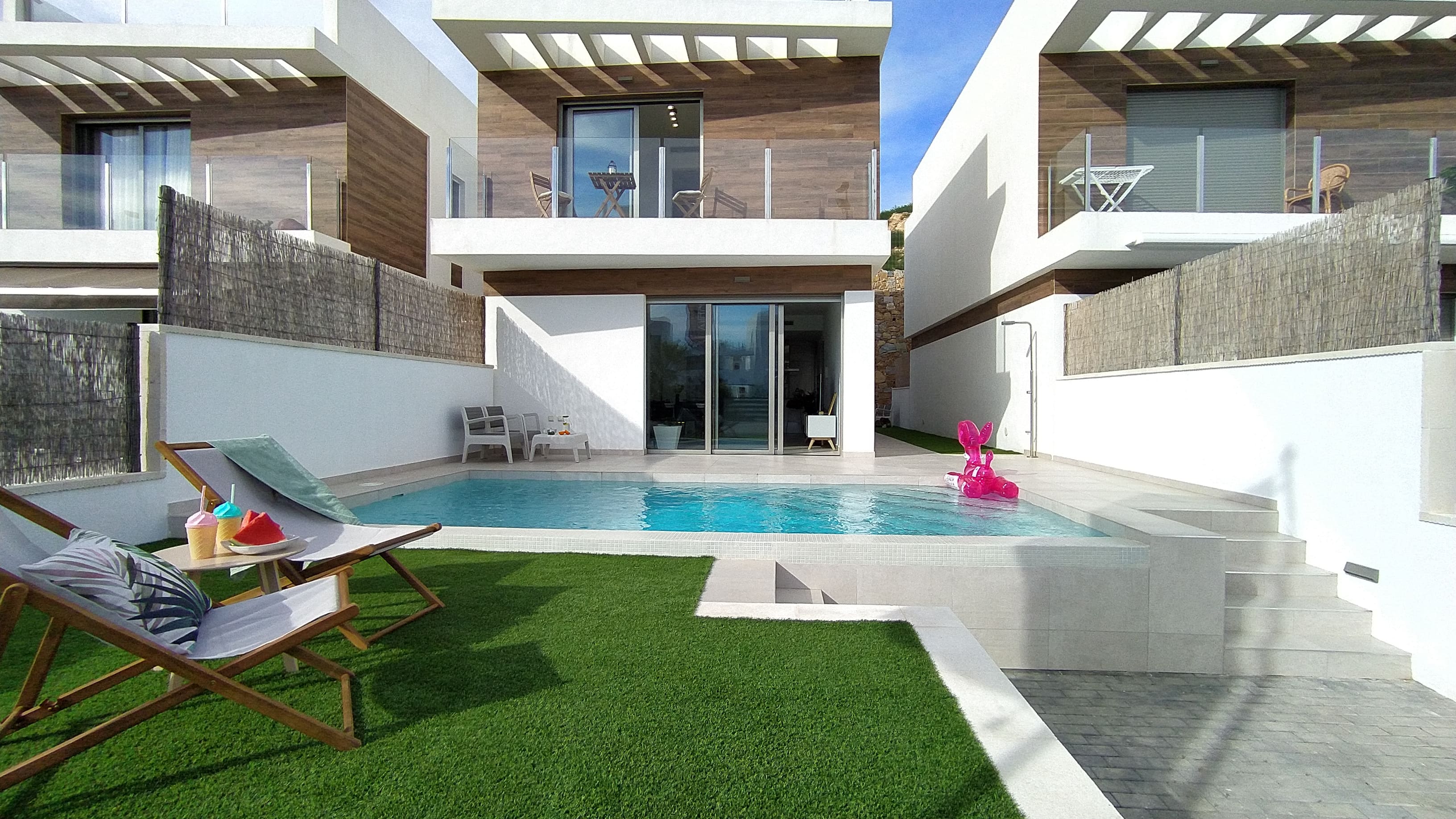Located in the charming city of Orihuela, this exclusive collection of 13 properties offers a perfec - Image 1