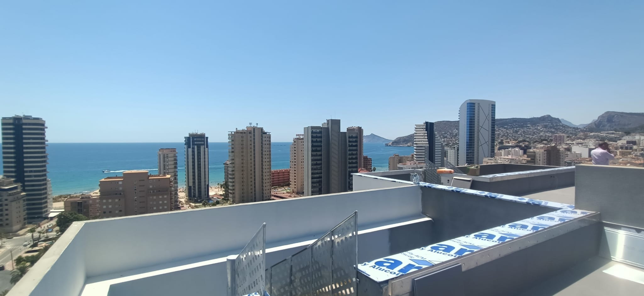 Located in the charming town of Calpe, this exclusive set of penthouses offers a unique living exper - Image 1