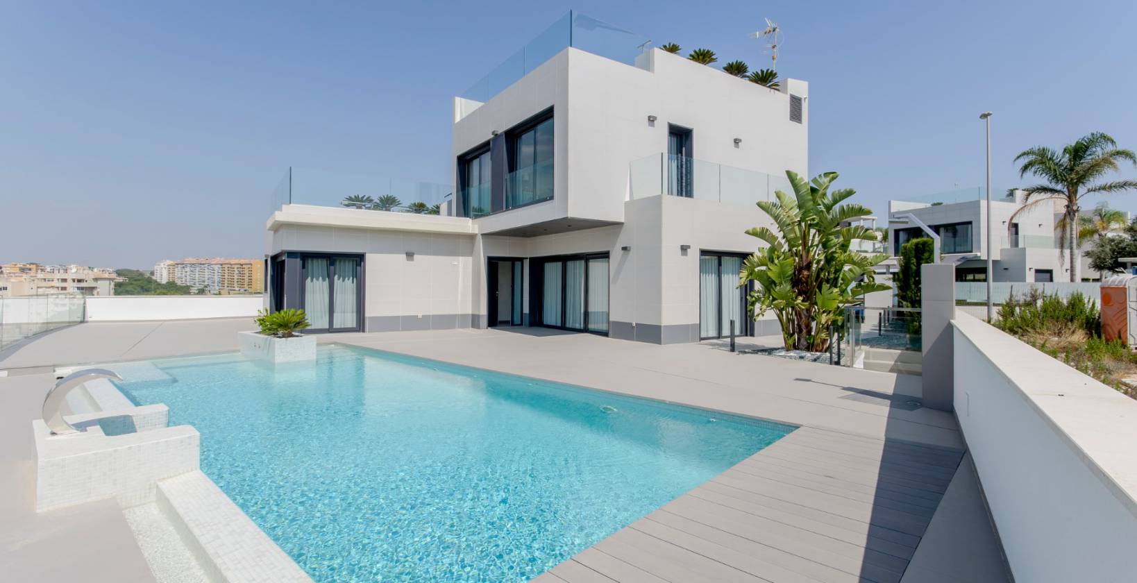 Located in the charming town of Orihuela, these exclusive villas offer a privileged setting for thos - Image 1