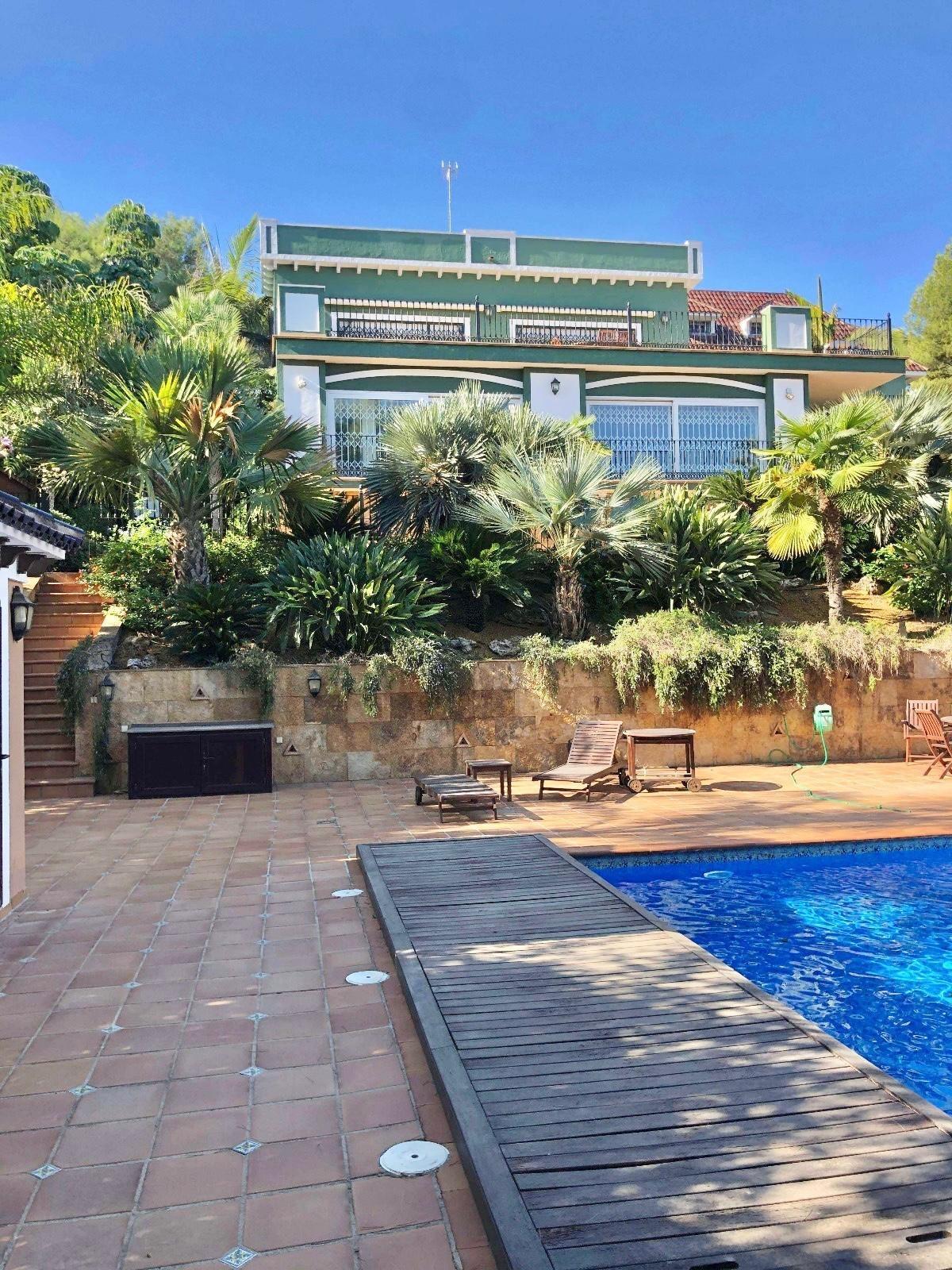 An exceptional residence in the heart of El Palmar, where luxury, comfort, and nature come together