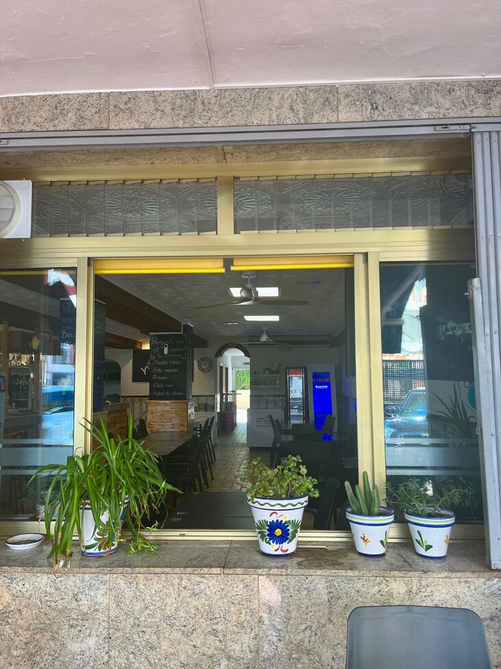 Successful family restaurant business, selling due to the retirement of the owners