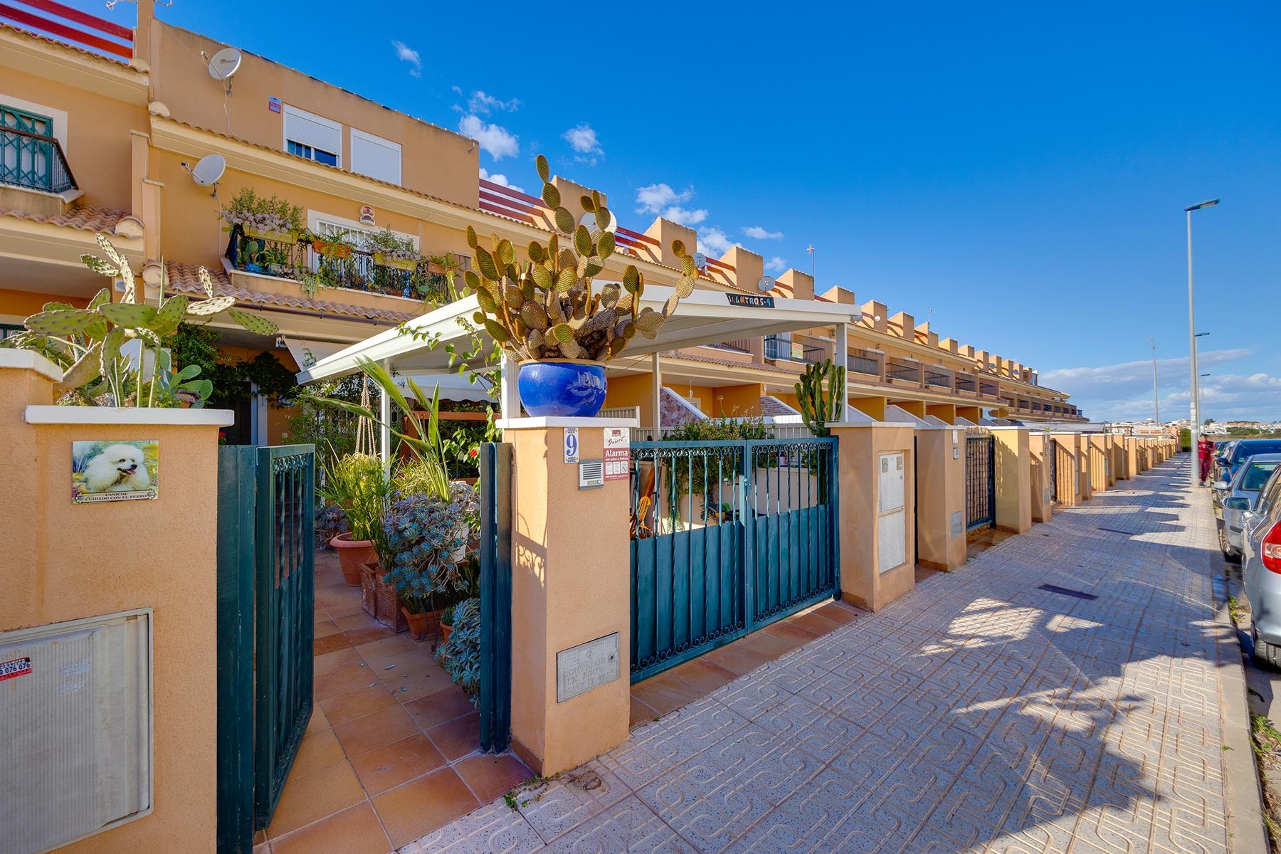 Discover this spacious townhouse in Orihuela Costa, located in one of the most sought-after areas of - Image 1