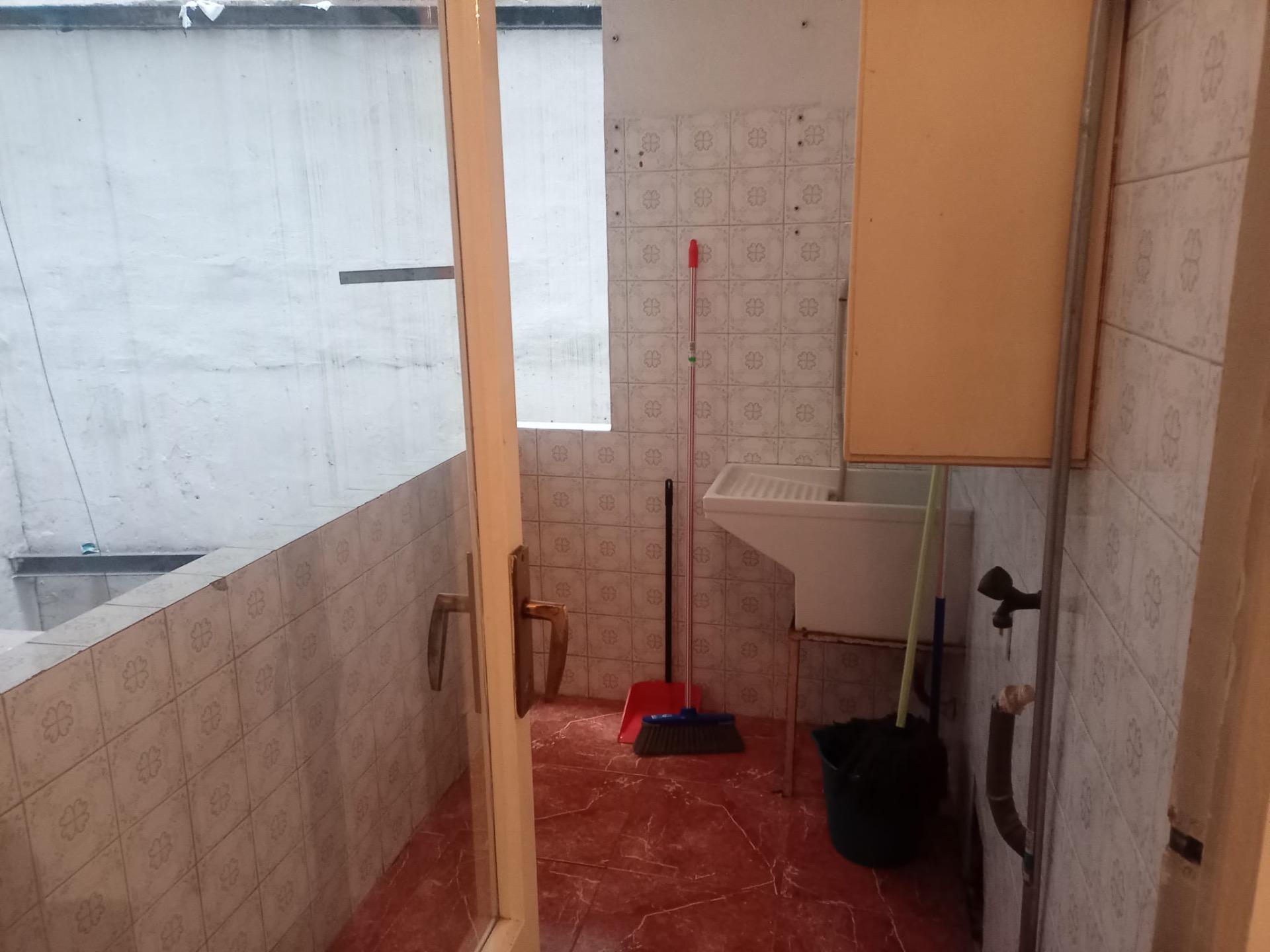 Discover this spacious and bright three-bedroom apartment located in the heart of Orihuela, an unbea