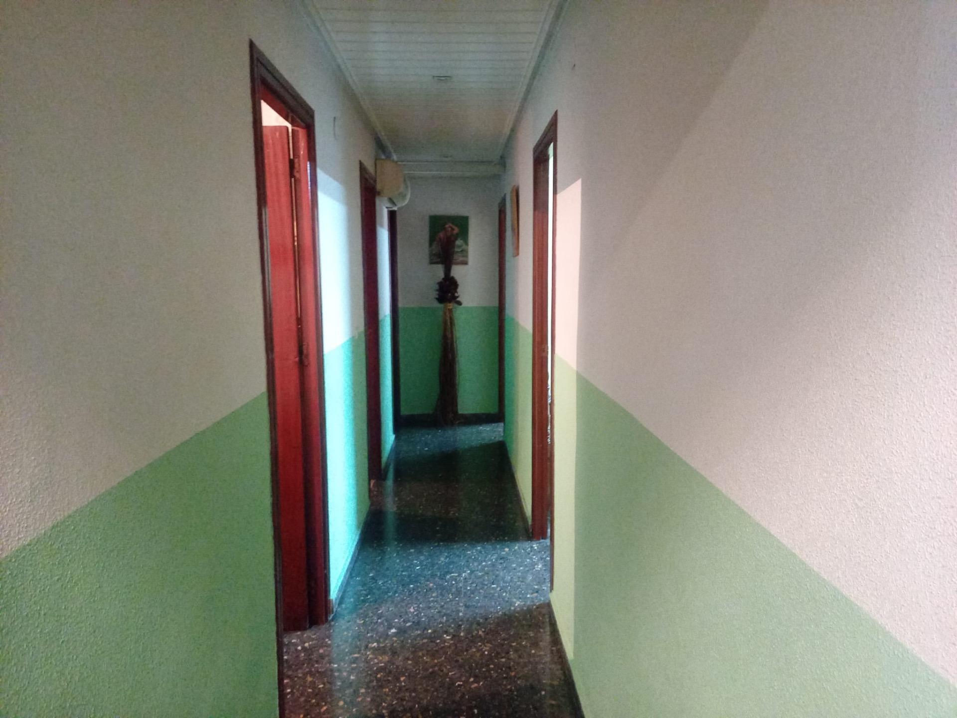 Discover this spacious and bright three-bedroom apartment located in the heart of Orihuela, an unbea