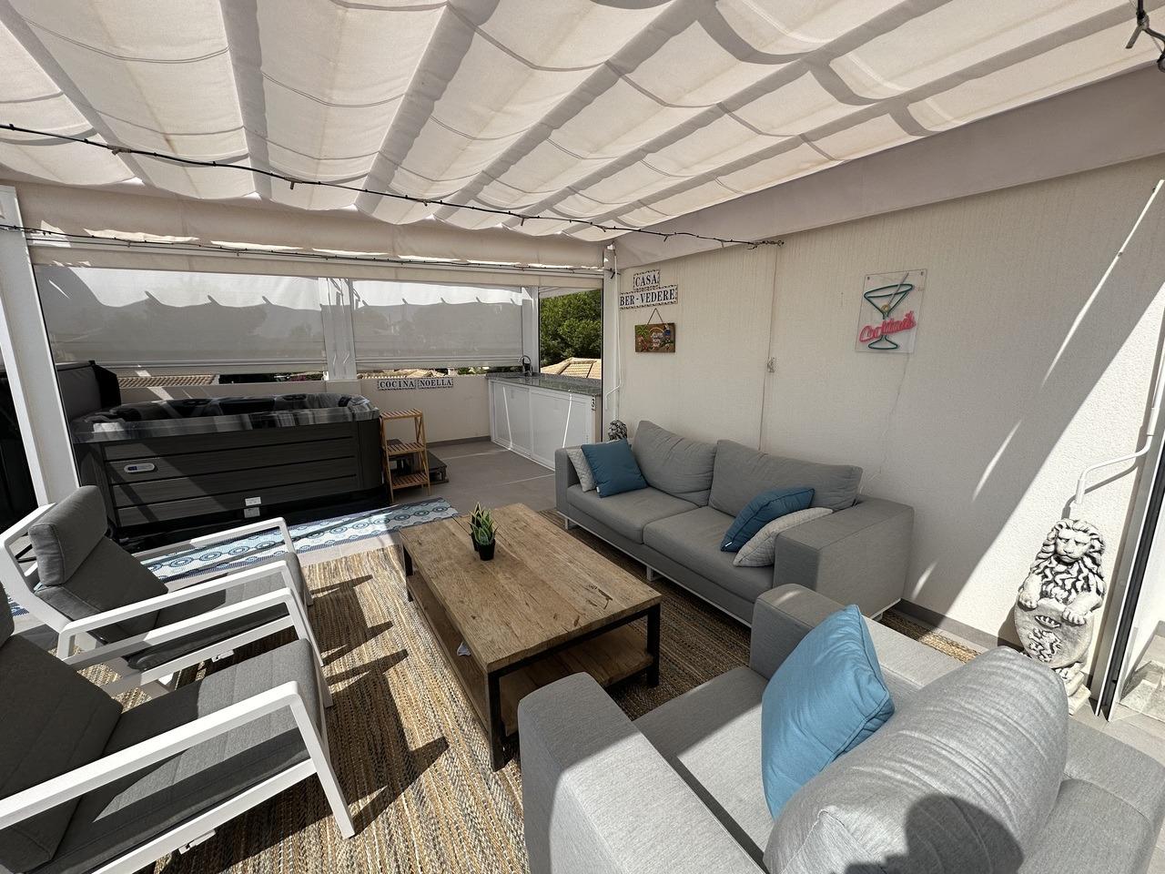 Sea View Penthouse with Private Jacuzzi for Sale in Orihuela Costa Modern sea view penthouse for sal - Image 1