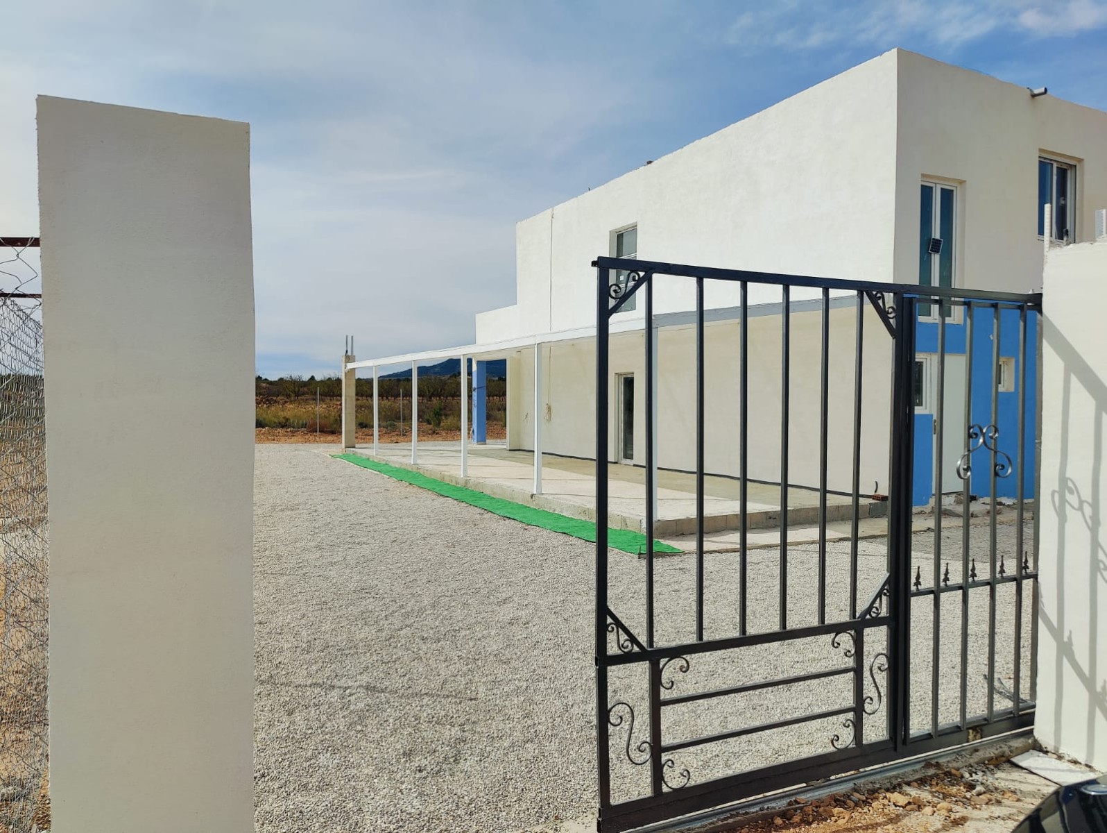 Exceptional Opportunity – Nearly Completed Villa with Tourist LicenseDiscover the potential of this