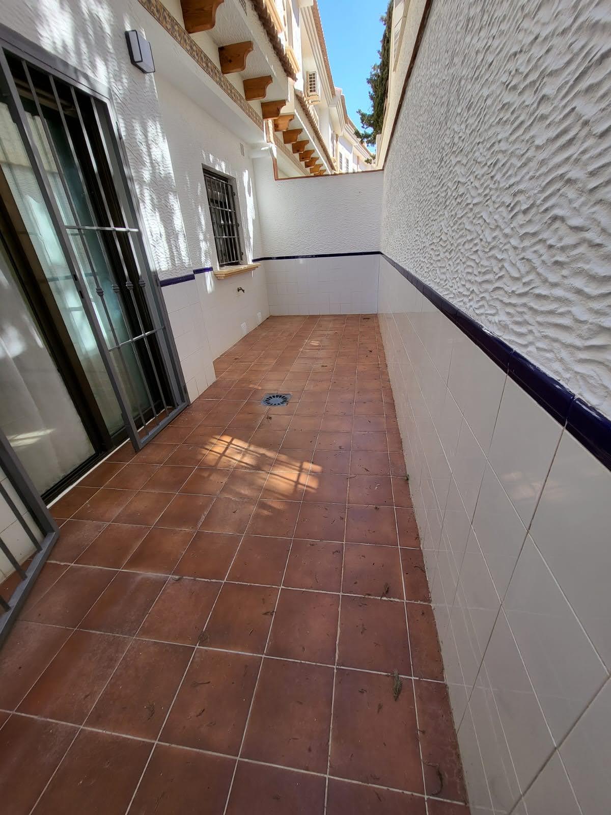 Beautiful and spacious fully renovated villa with 3 bedrooms and 3 bathrooms