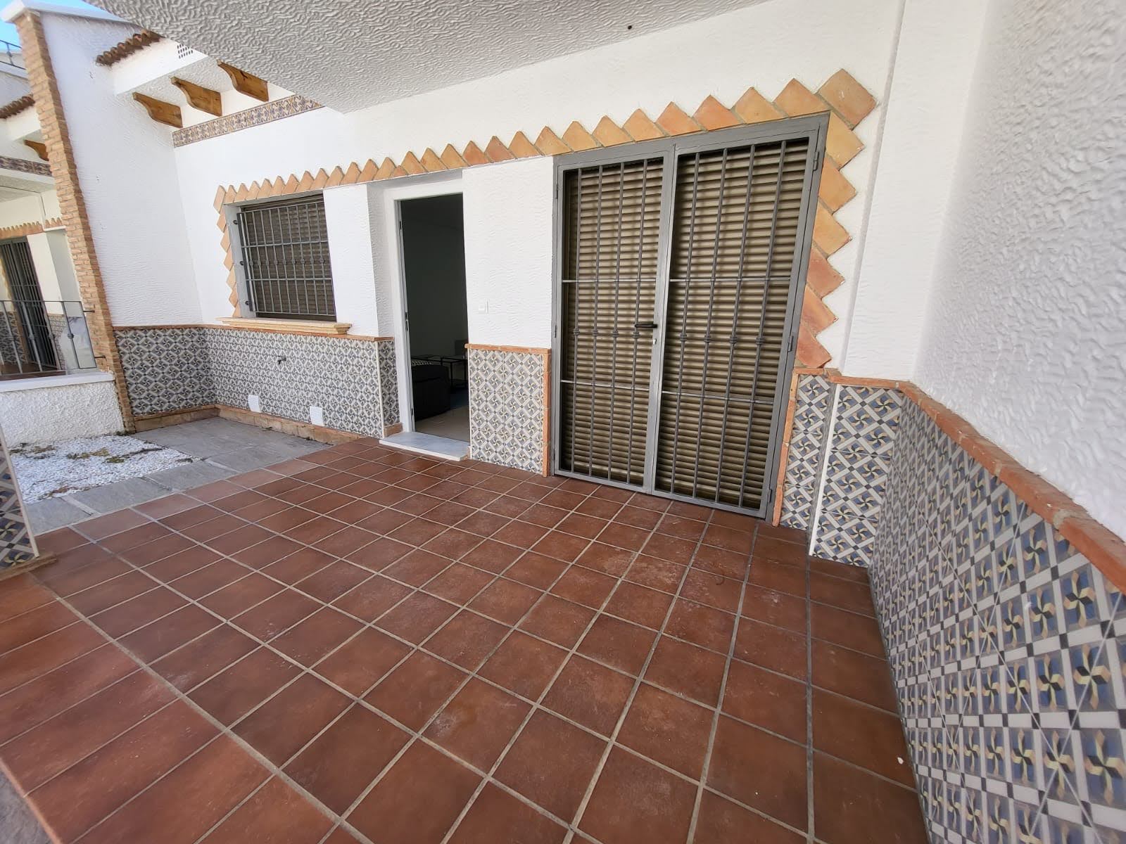 Beautiful and spacious fully renovated villa with 3 bedrooms and 3 bathrooms