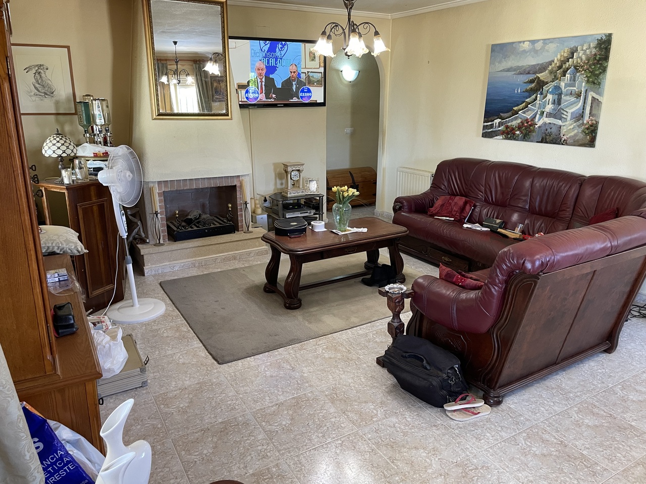 A lovely, detached corner villa with 3 bedrooms, 3 bathrooms and private swimming pool on the final