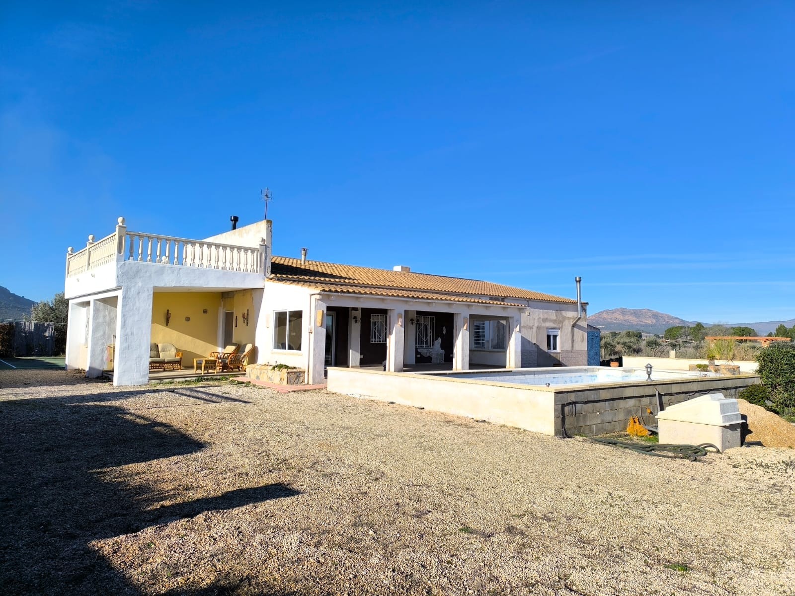 Charismatic reformed country villa located in Las Virtudes, set on a flat, fenced plot of almost 3,0