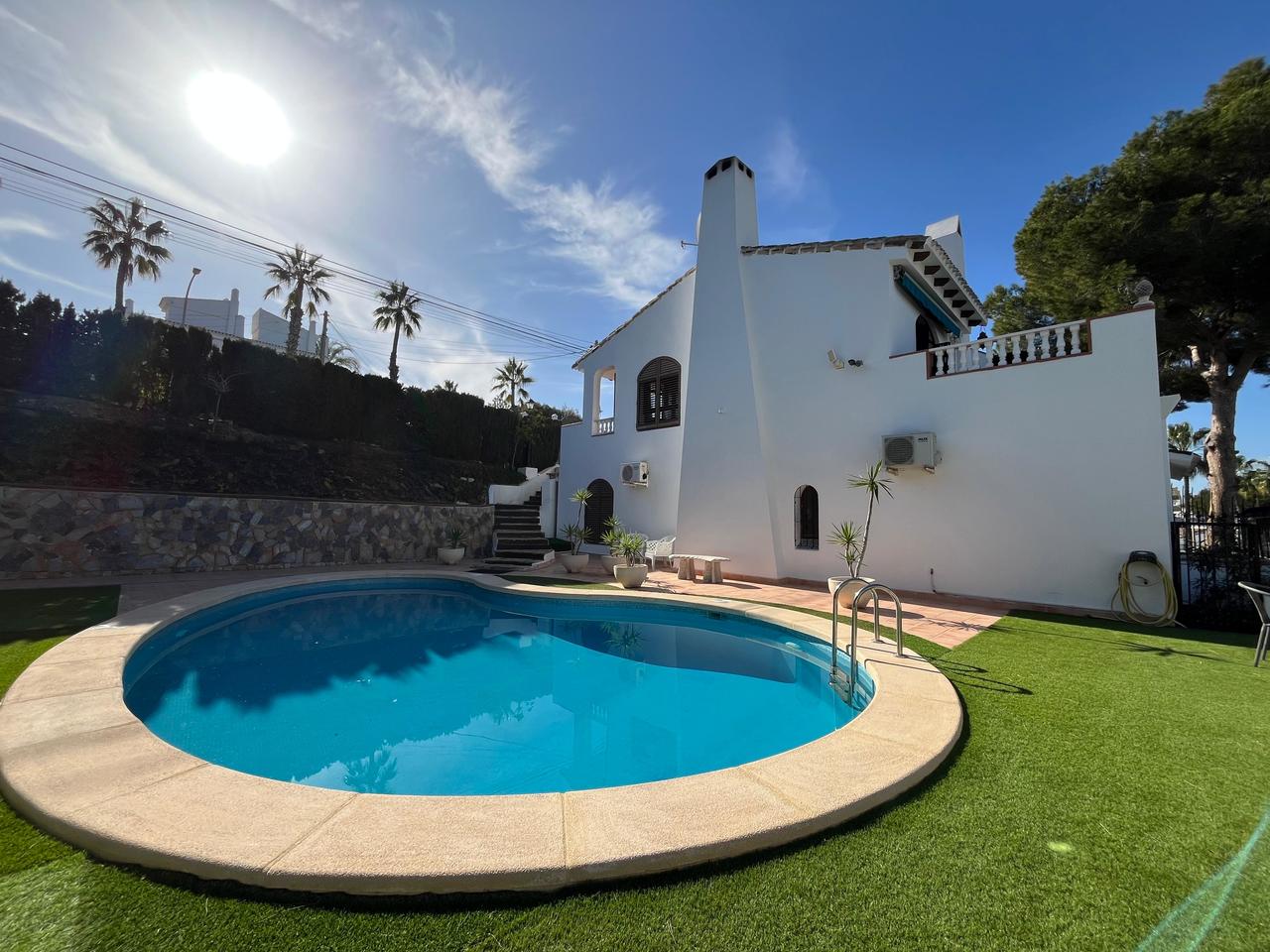 Discover this spectacular 4-bedroom independent villa situated on a 900 m² plot near the well known