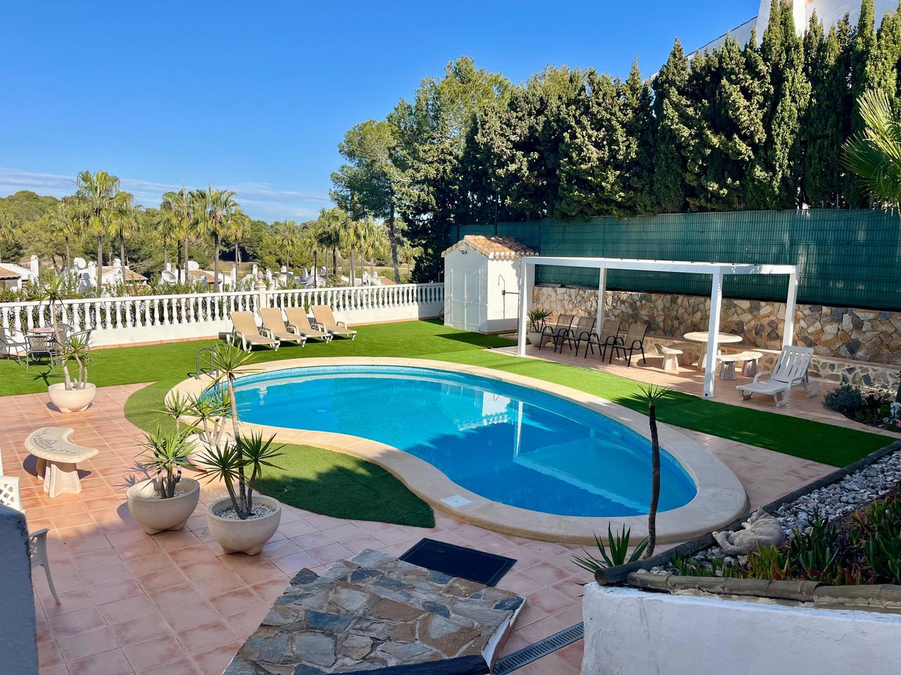 Discover this spectacular 4-bedroom independent villa situated on a 900 m² plot near the well known