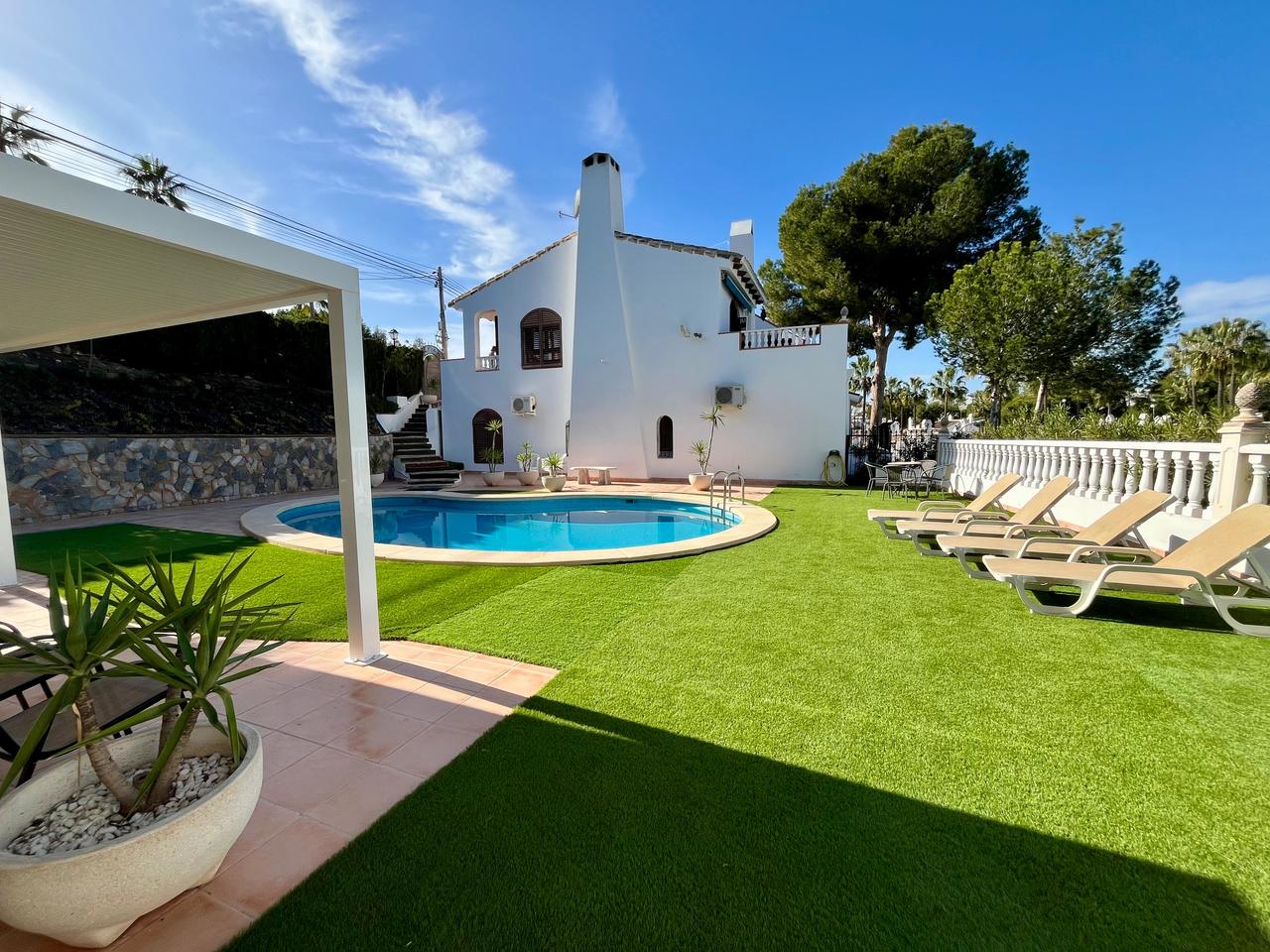 Discover this spectacular 4-bedroom independent villa situated on a 900 m² plot near the well known