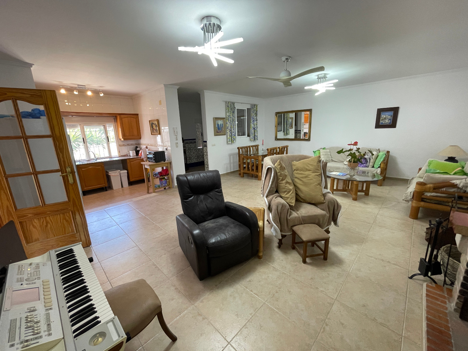 Charming Single-Storey Villa with Private Pool and Large Plot in Daya Nueva Discover this beautiful - Image 1