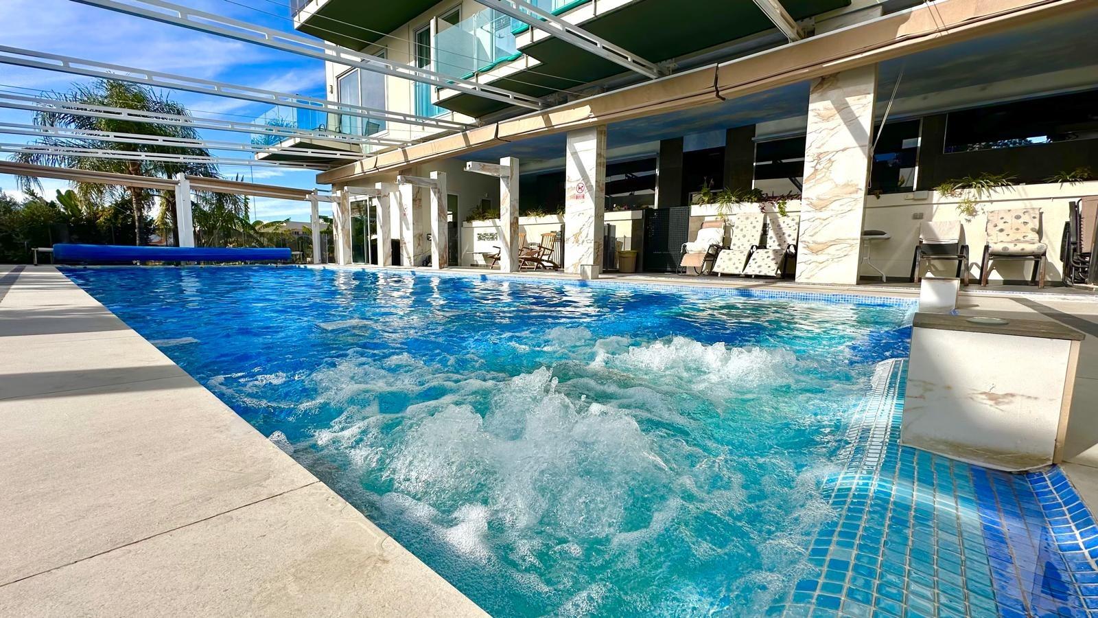 This exclusive second-floor flat, located in the prestigious area of Benidorm, just one kilometre fr - Image 1