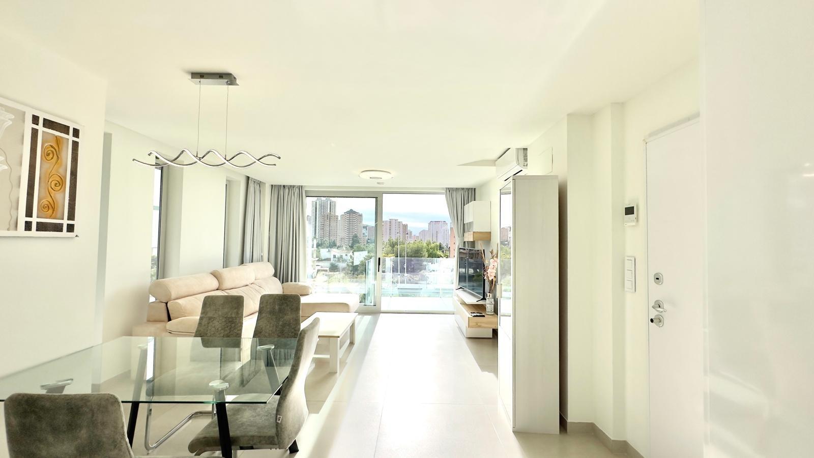 This exclusive first-floor flat, located in the prestigious area of Benidorm, just one kilometre fro - Image 1