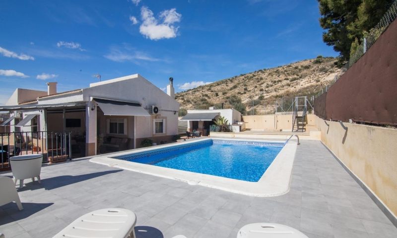Bedrooms: 3, Bathrooms: 2, Villa in Elche, Alicante, Spain - Image 1