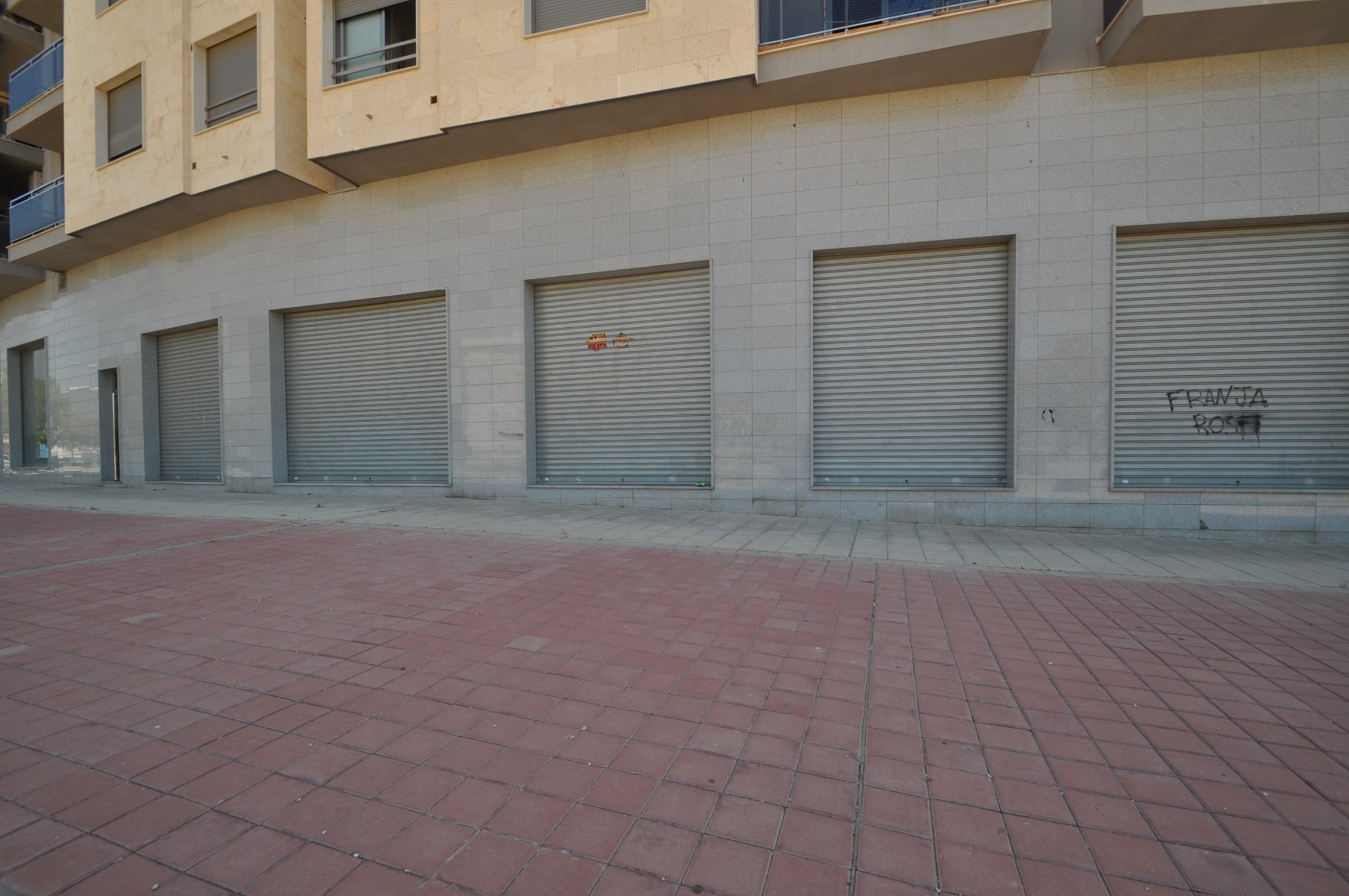 Do not miss this fantastic commercial property in one of the central streets of Elda - Image 1