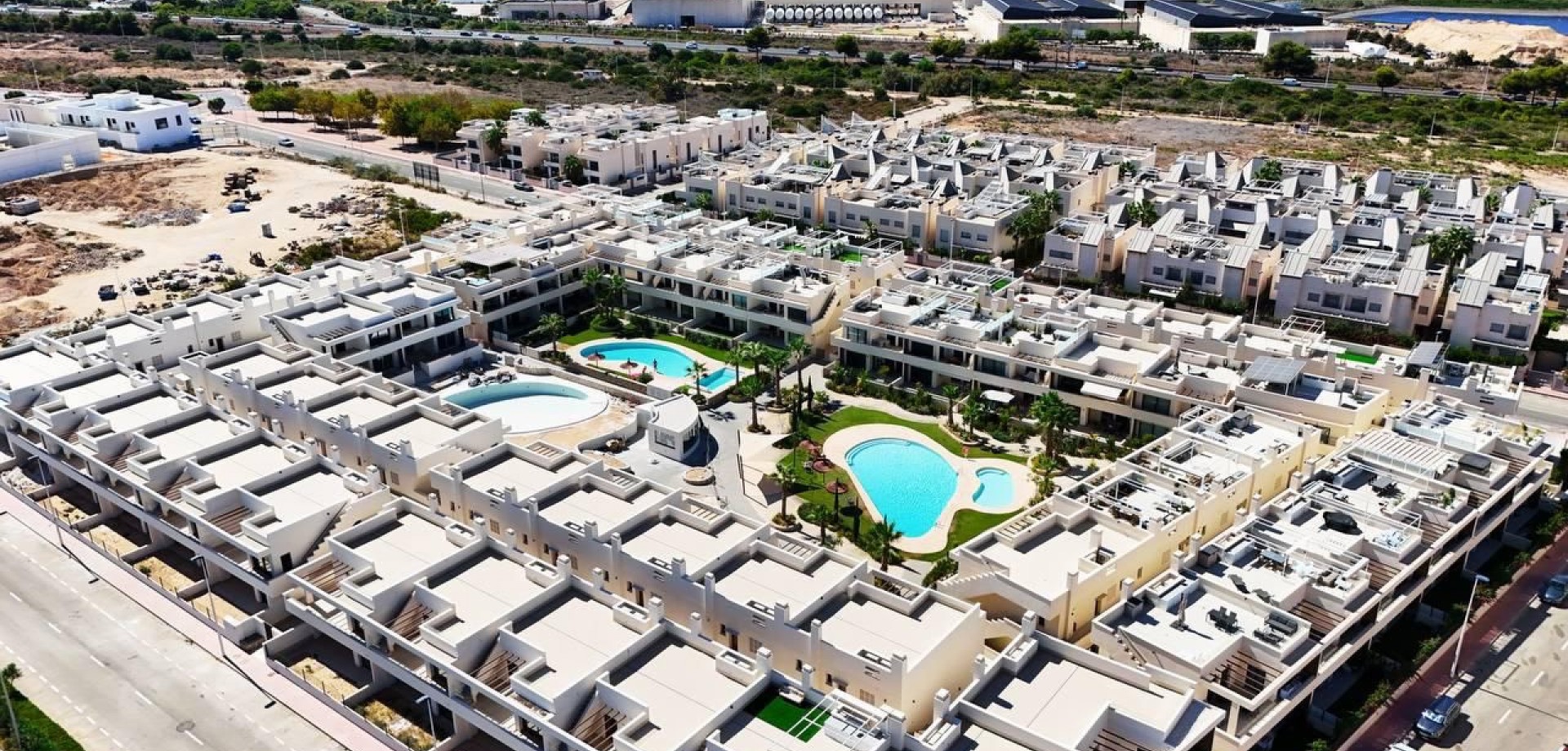 This elegant 2-bedroom, 2-bathroom apartment is located in one of Torrevieja’s most desirable coasta - Image 1