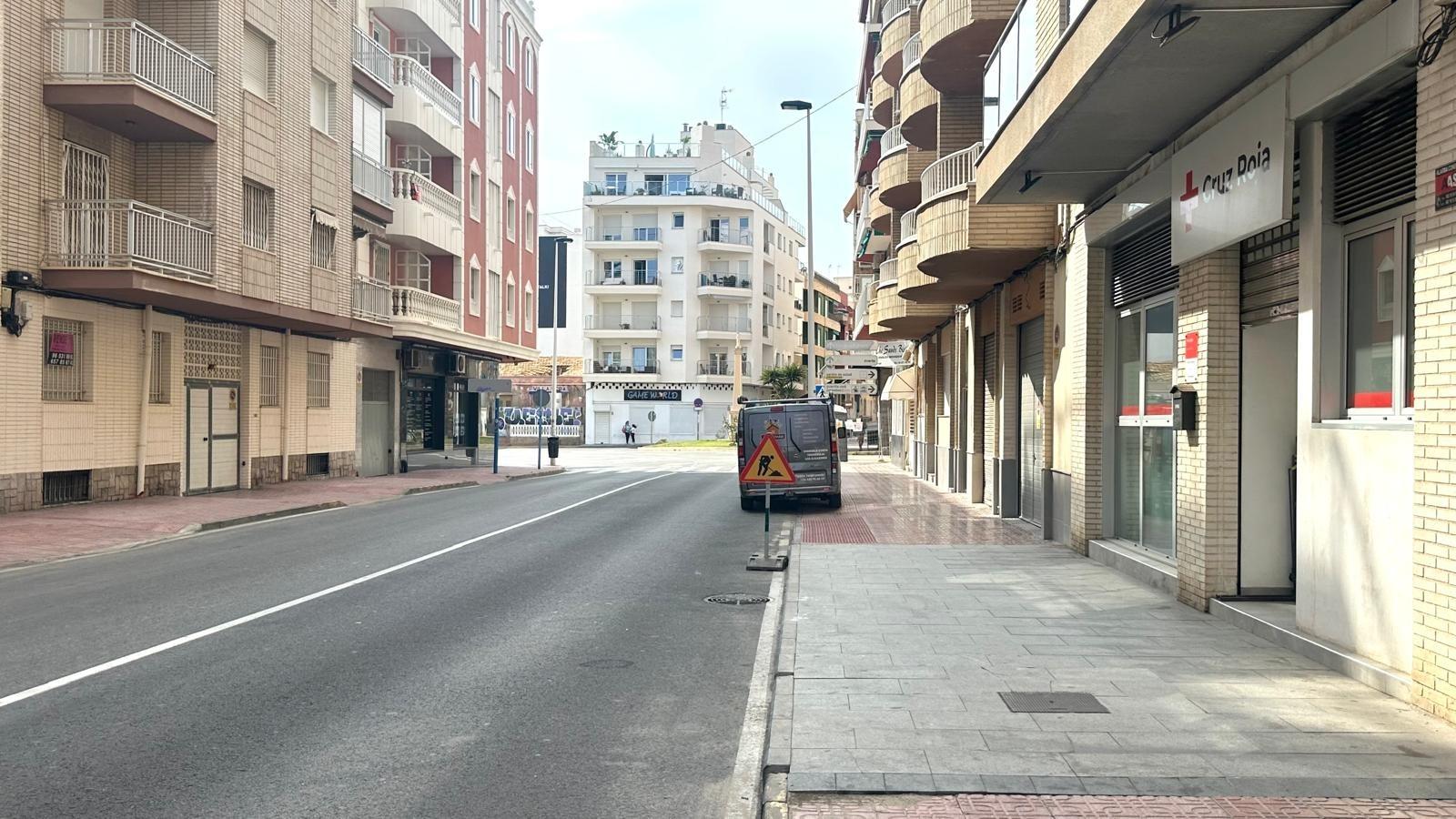 Spectacular renovated ground floor apartment next to Playa del Cura beach Located on the second line