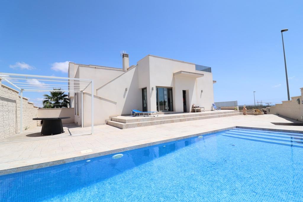 Residencial Vistabella, San Miguel de Salinas, corner villa with views of the sea and the salt lakes - Image 1