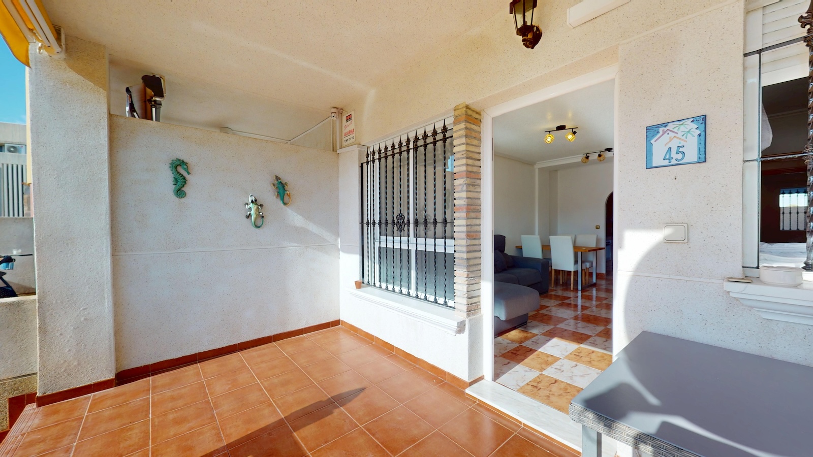 This cozy apartment in Orihuela is the perfect place to enjoy the sun, the sea, and a relaxed Medite - Image 1