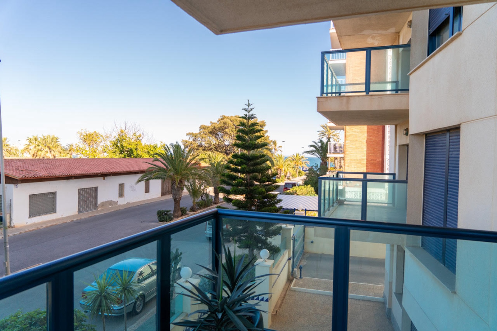 Excellent, newly renovated apartment located within the prestigious residential area of La Veleta in - Image 1