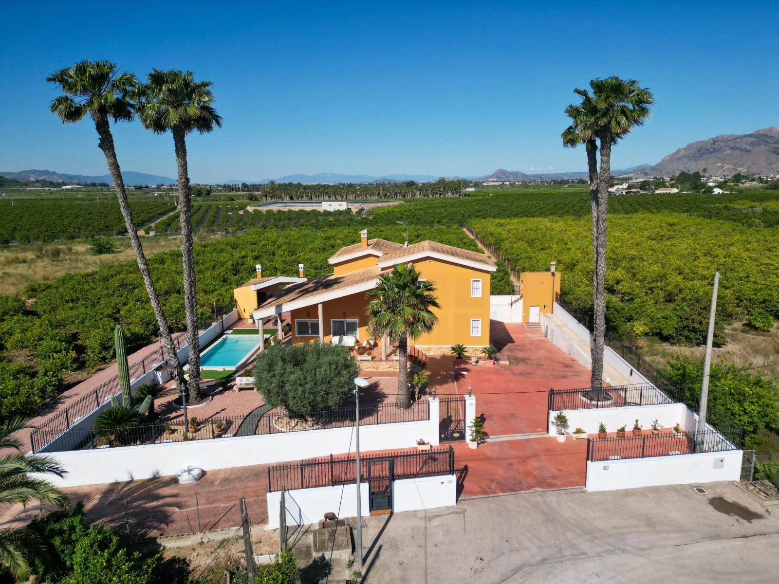 Exclusive villa in Orihuela with private plot and agricultural profitabilityIn the heart of the Cost - Image 1