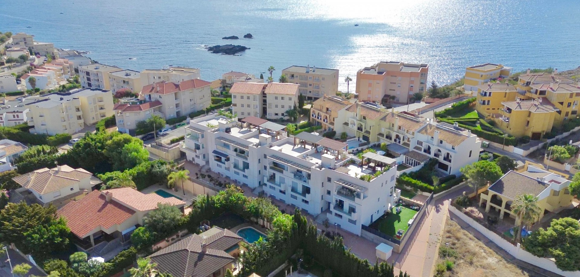 Discover a truly unique home in the heart of Cabo de Palos, set within a modern complex built in 202 - Image 1