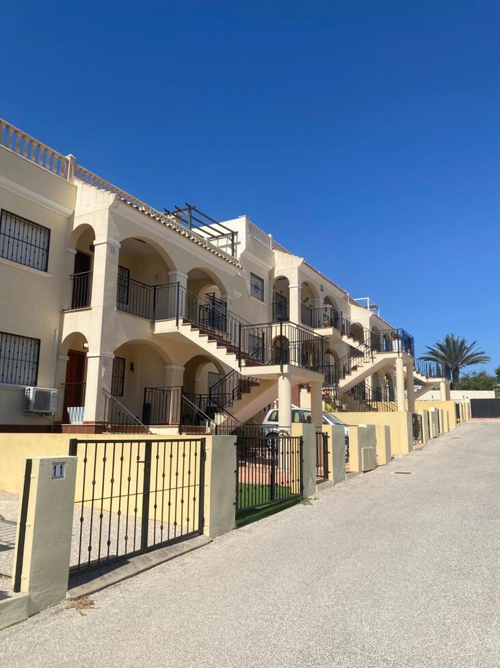 Algorfa (Montemar)2 Bedroom Ground Floor Flat with an artificial grassed terrace both at the front a - Image 1