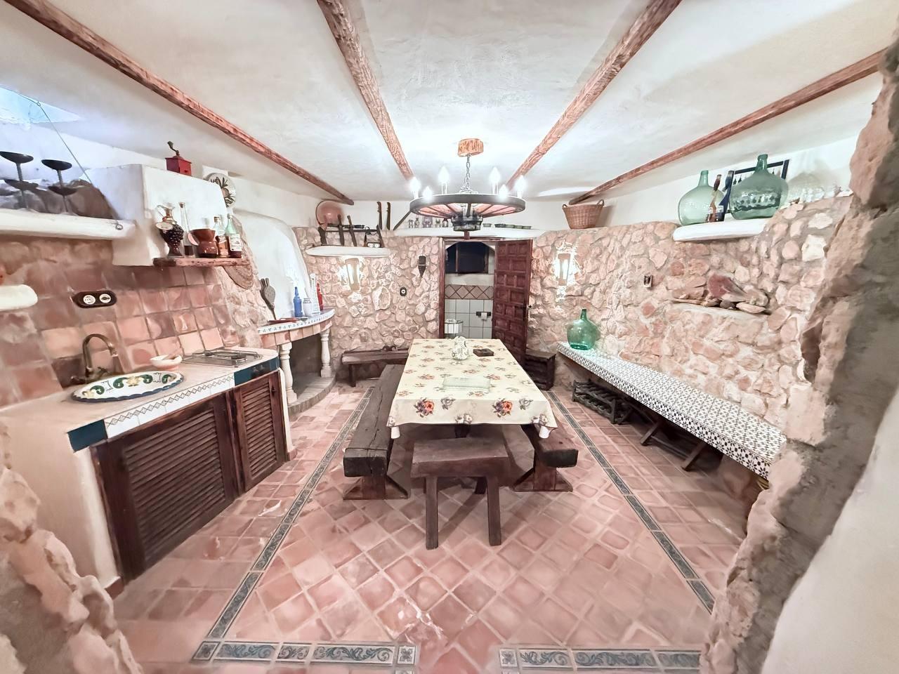 Bedrooms: 5, Bathrooms: 3, Villa in Campoamor, Alicante, Spain - Image 1