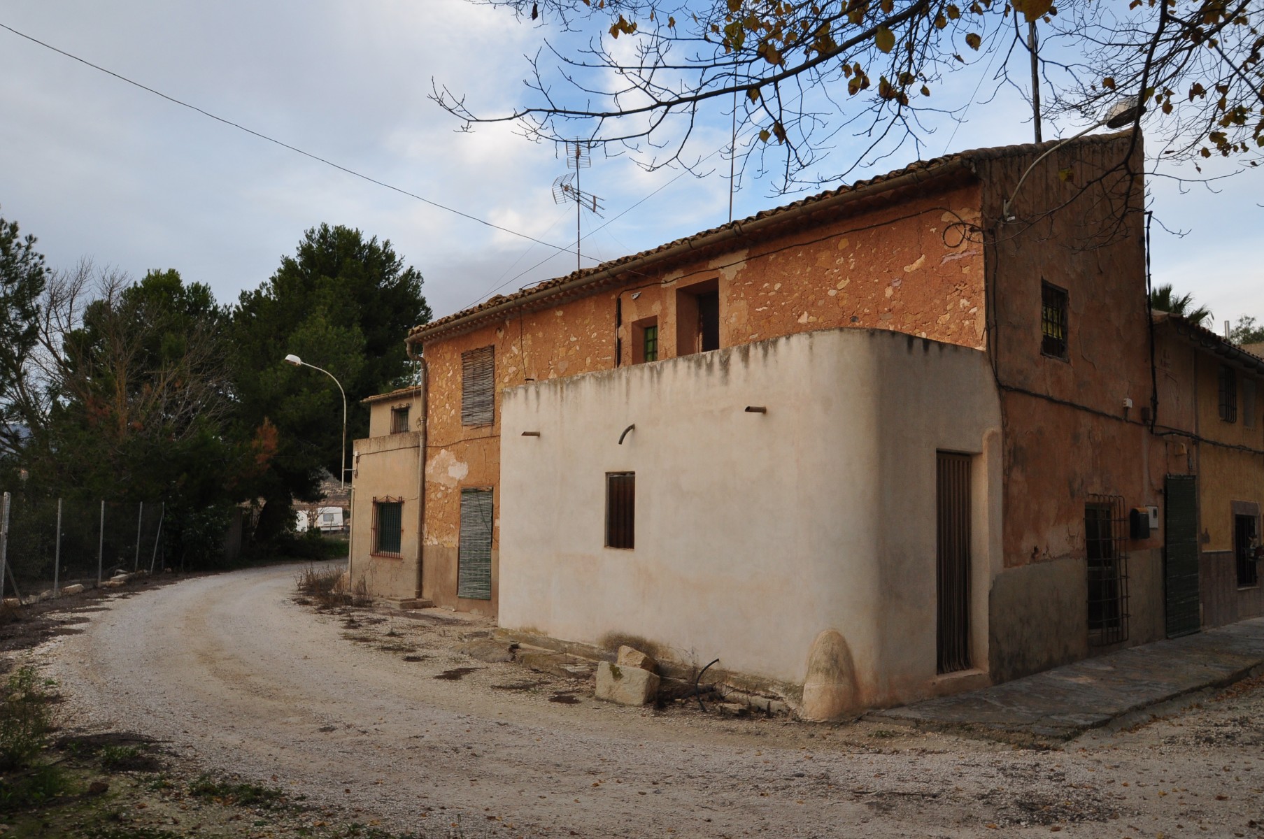 Discover this charming house in a small hamlet near Pinoso - Image 1