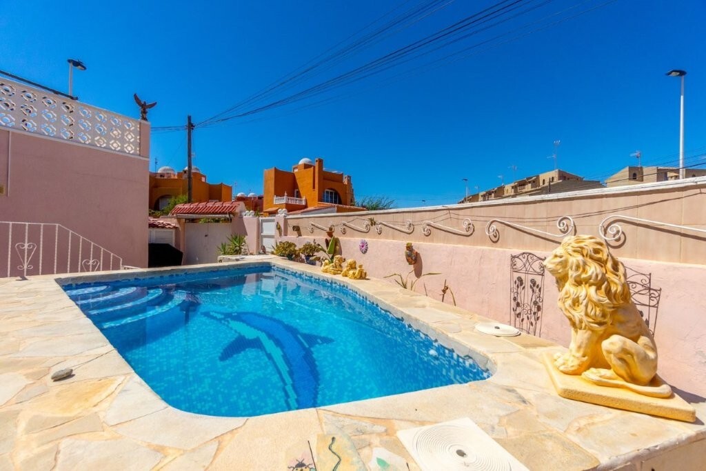 This unique townhouse is 164 m2