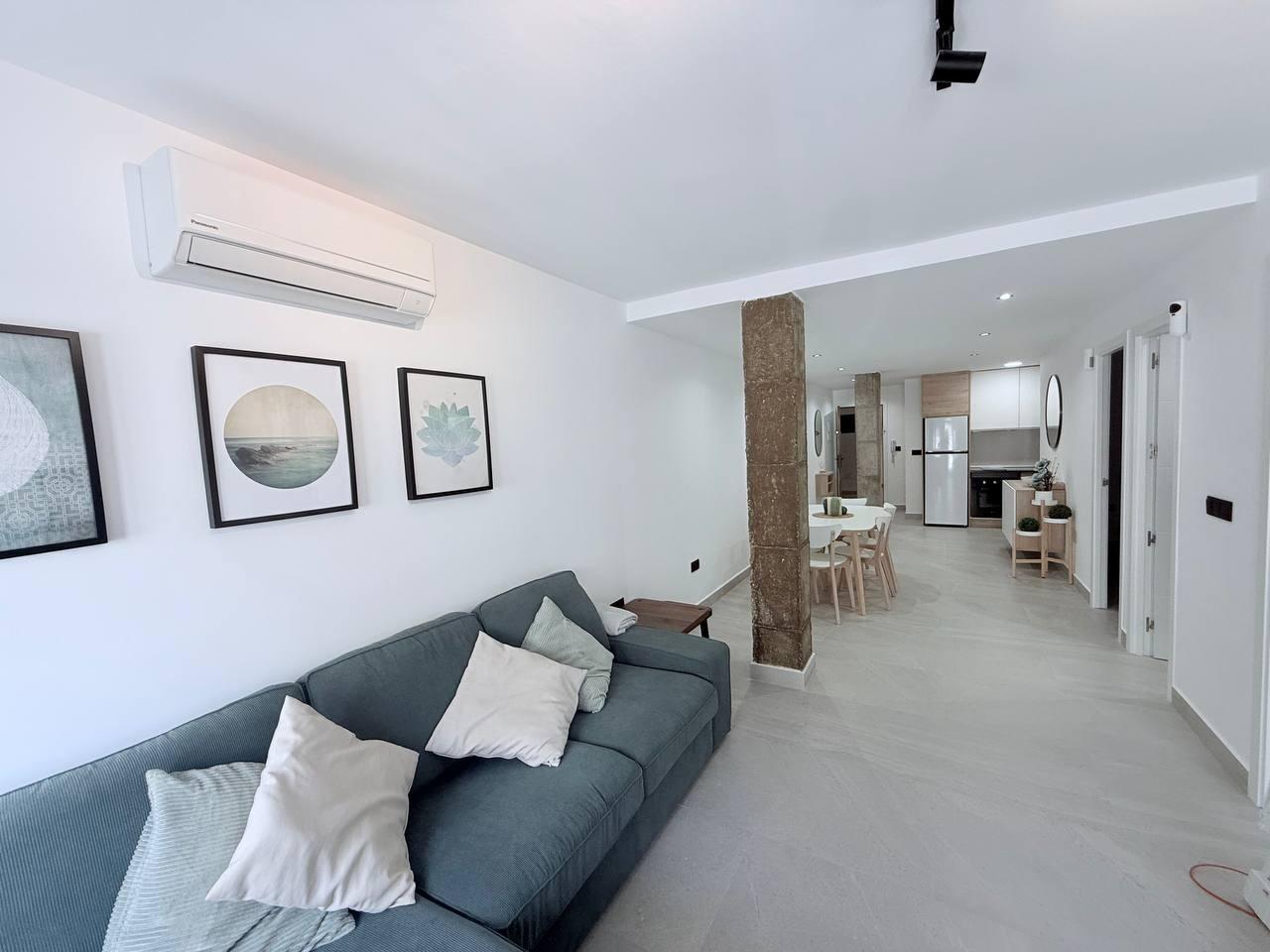 Bedrooms: 3, Bathrooms: 2, Apartment in Torrevieja, Alicante, Spain - Image 1