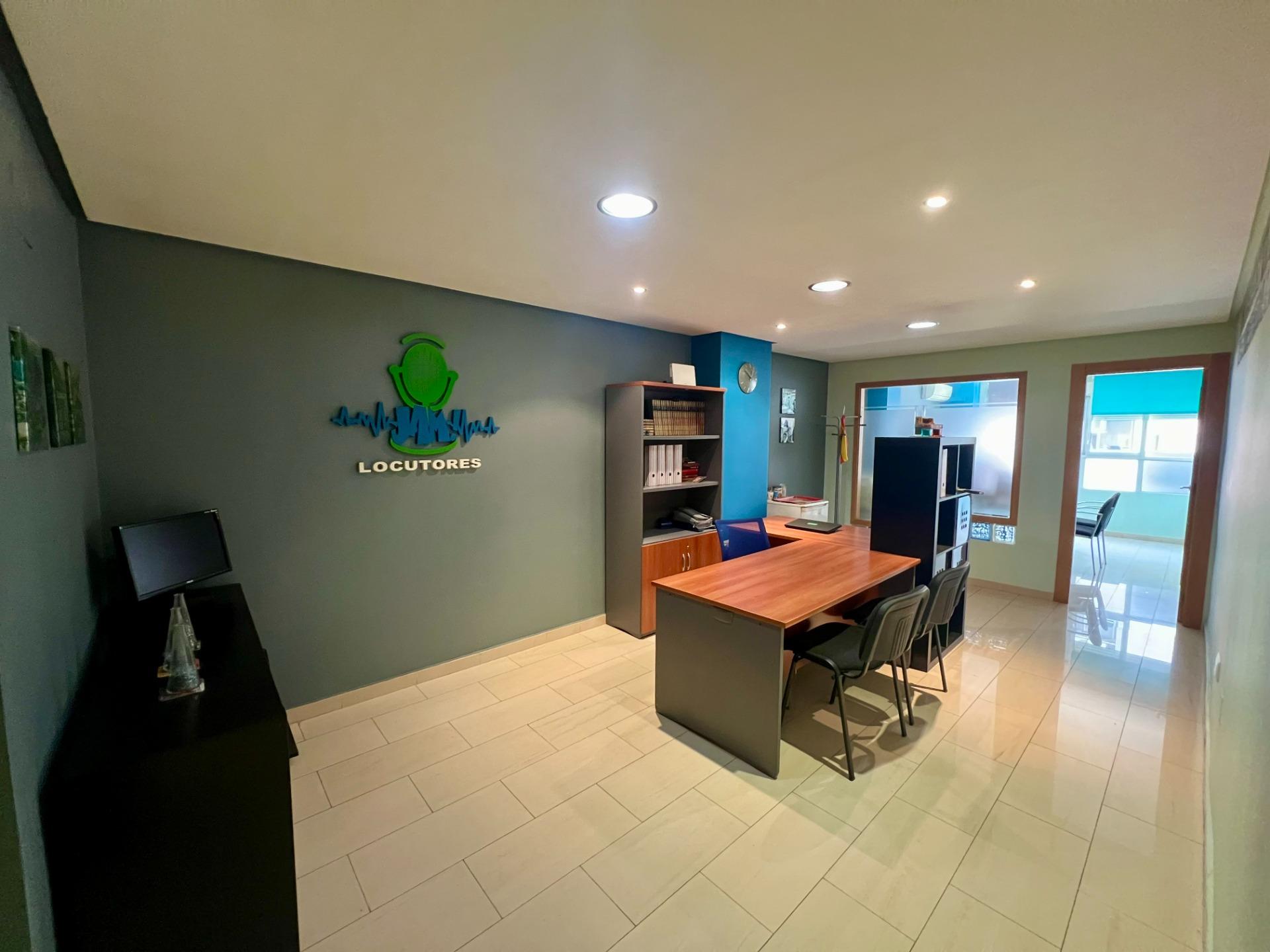 We present this refurbished commercial premises, located on a mezzanine floor in the centre of Orihu - Image 1