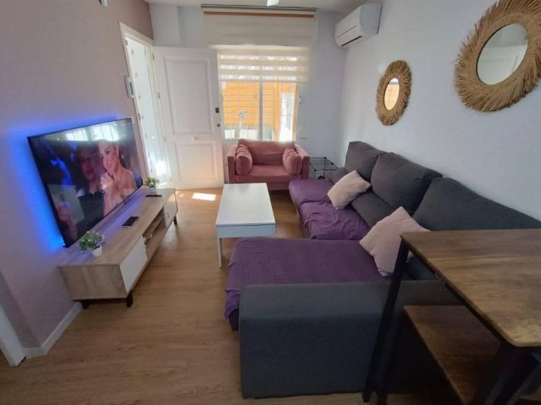 "Enjoy this cozy 45 m² home located just 3,500 meters from the beach - Image 1