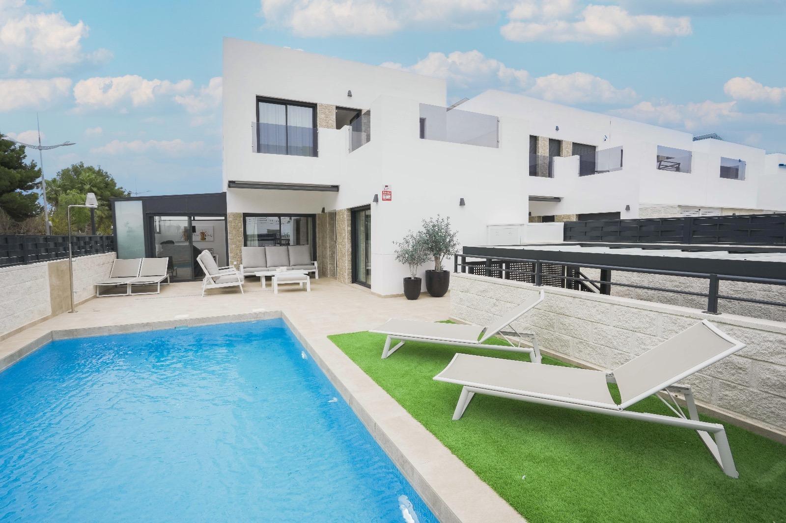 This stunning villa, built in 2023, offers modern living in the peaceful area of ​​Dolores, Alicante - Image 1