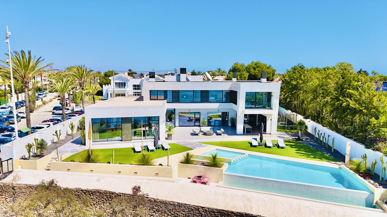 A true jewel of the Mediterranean, just listed and already turning heads in the luxury property worl - Image 1