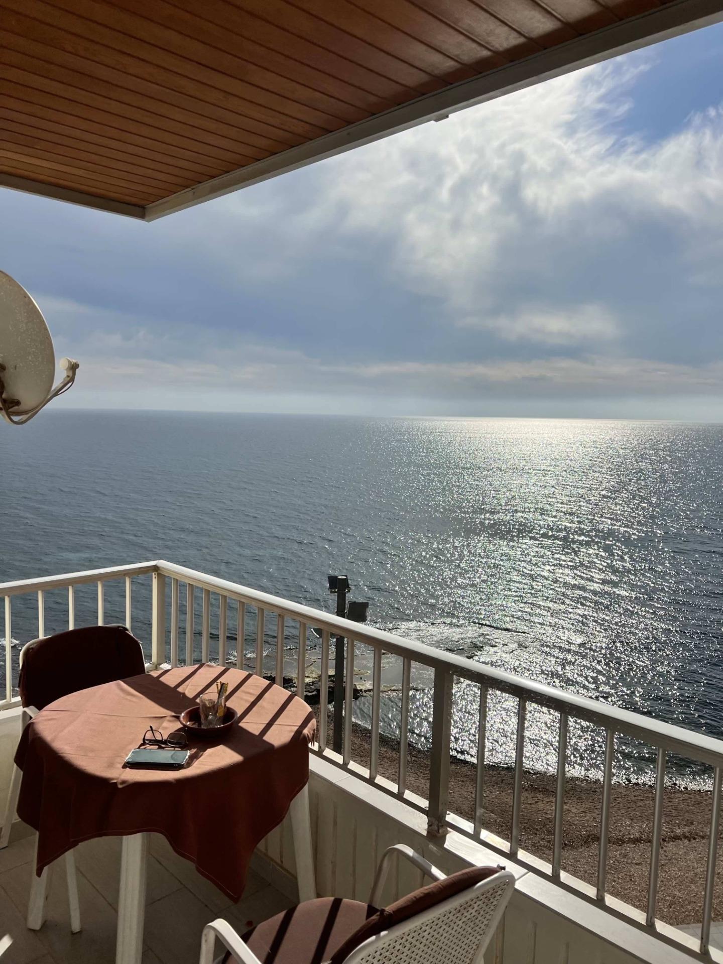 The apartment has been completely renovated, with three bedrooms, a kitchen open to the living room - Image 1