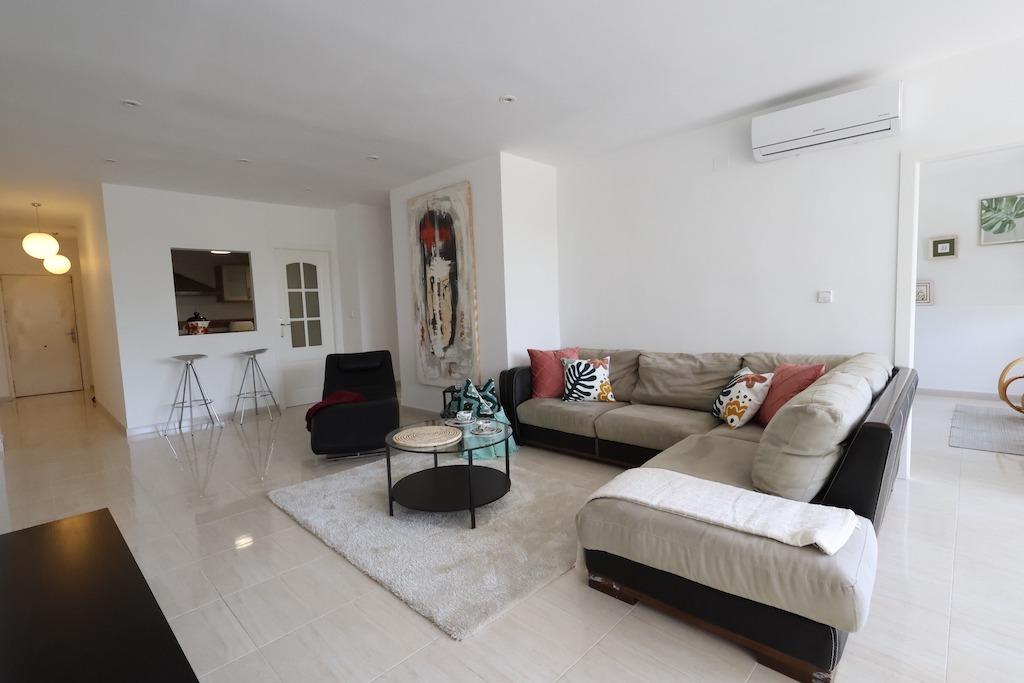 Torrevieja Avda de la Libertad, 1st floor apartment in front of the new port shopping centre with un - Image 1