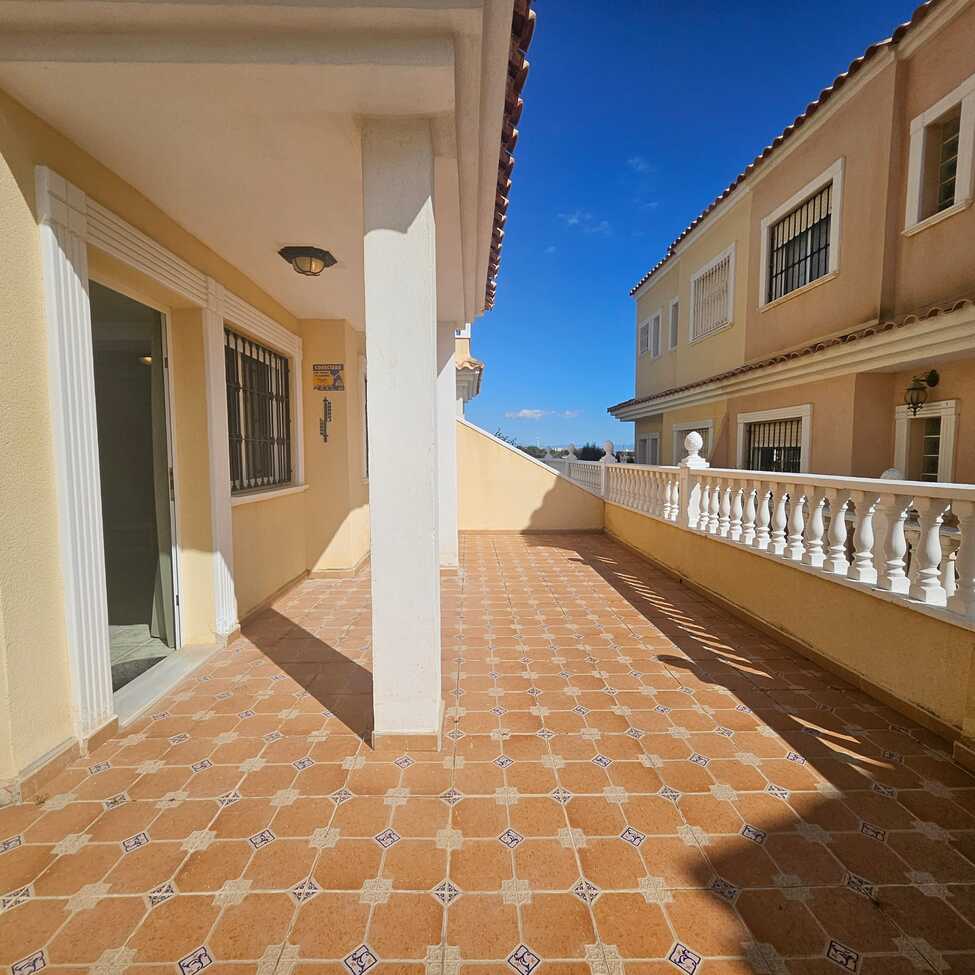 Discover coastal luxury with this beautiful 3-bedroom, 2-bathroom detached villa, ideally located in - Image 1
