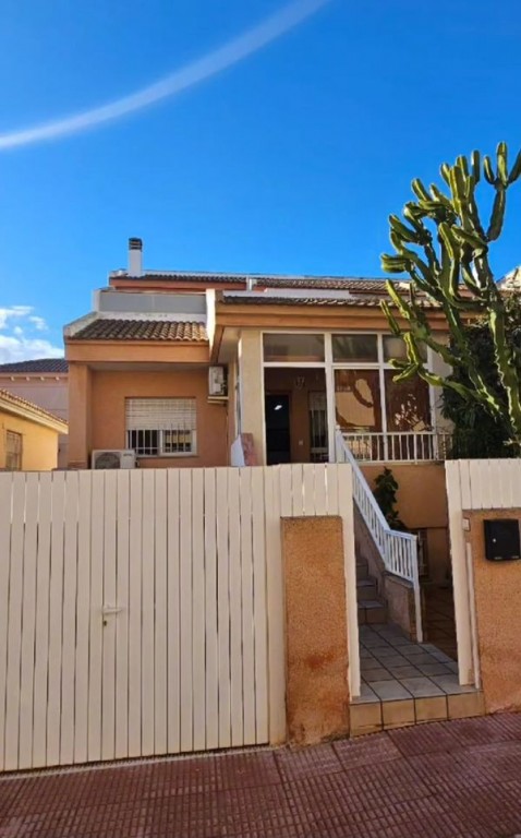 Discover your new home in the heart of Los Alcázares - Image 1