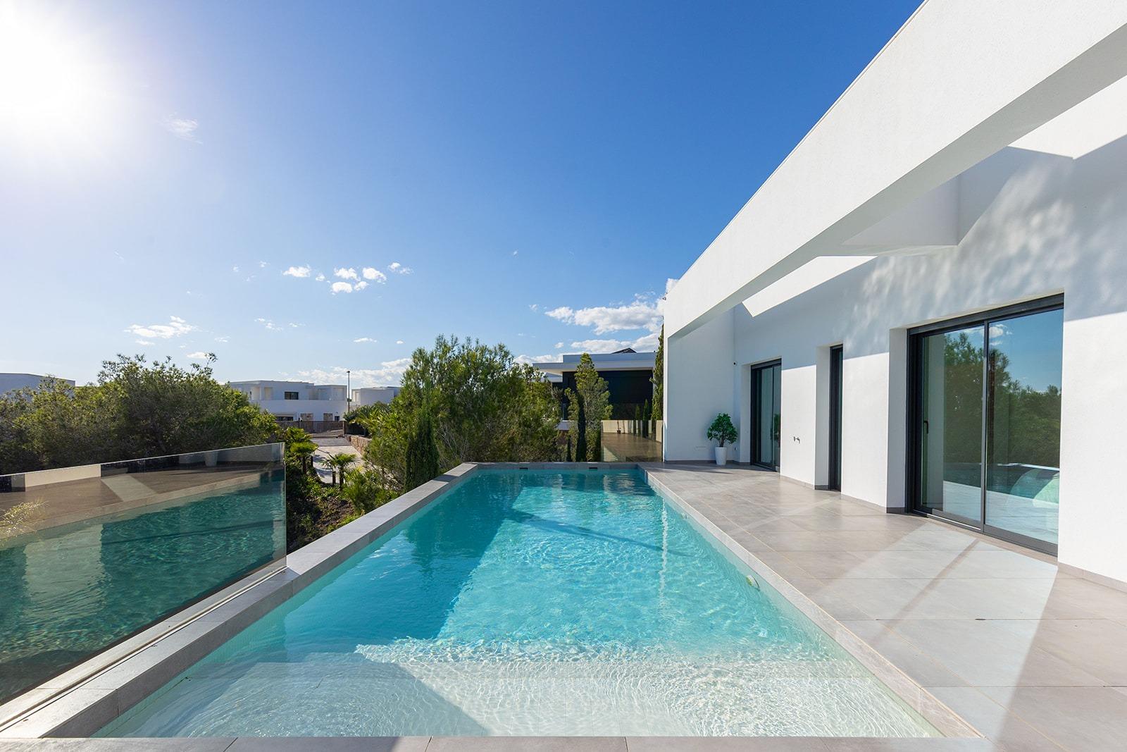 Luxury 4-Bedroom Villa with Golf Views in Las Colinas Golf & Country Club This spectacular modern vi - Image 1