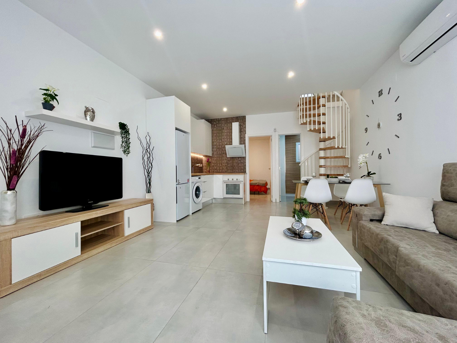 Discover this beautiful, fully renovated, brand-new townhouse, located in a prime area of El Chaparr - Image 1