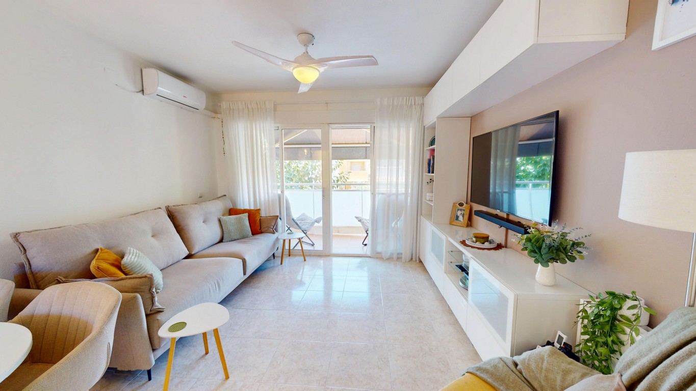 Move-in ready apartment with private solarium in prime Los Narejos locationThis well-maintained firs - Image 1