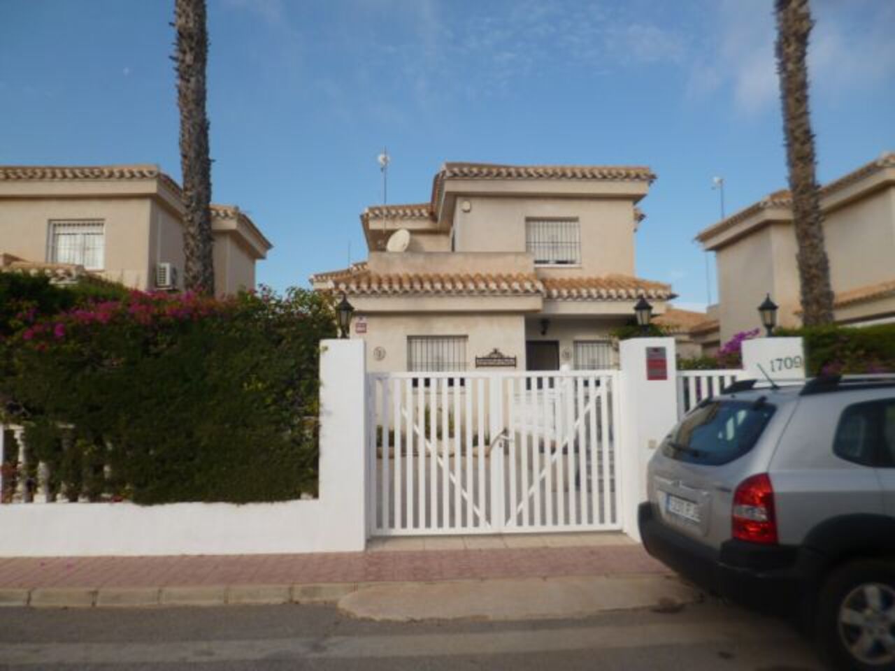 A Fabulous 3 bedroom detached Villa located in Playa Flamenca, south facing with private garden, pot - Image 1