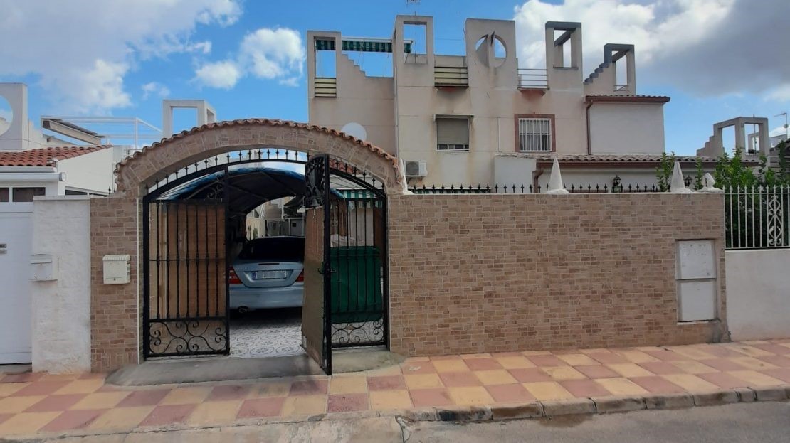 Semi-detached duplex on two floors, with a constructed area of 86 m² and a 110 m² plot including the - Image 1