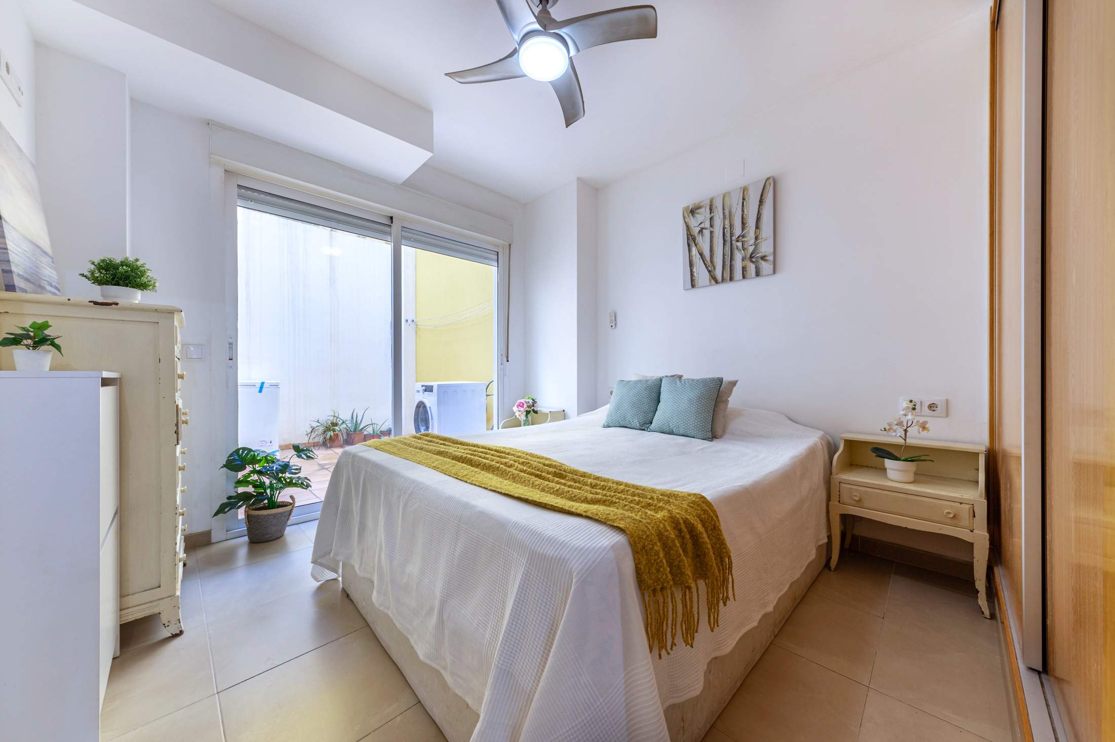 Bedrooms: 2, Bathrooms: 2, Apartment in Alicante, Alicante, Spain - Image 1